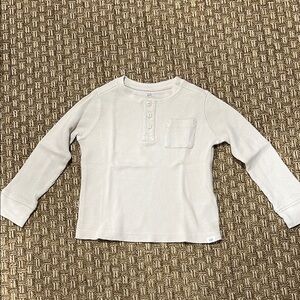 GAP Cream Long Sleeve Crew Neck Tee, size 5 toddler, good condition.